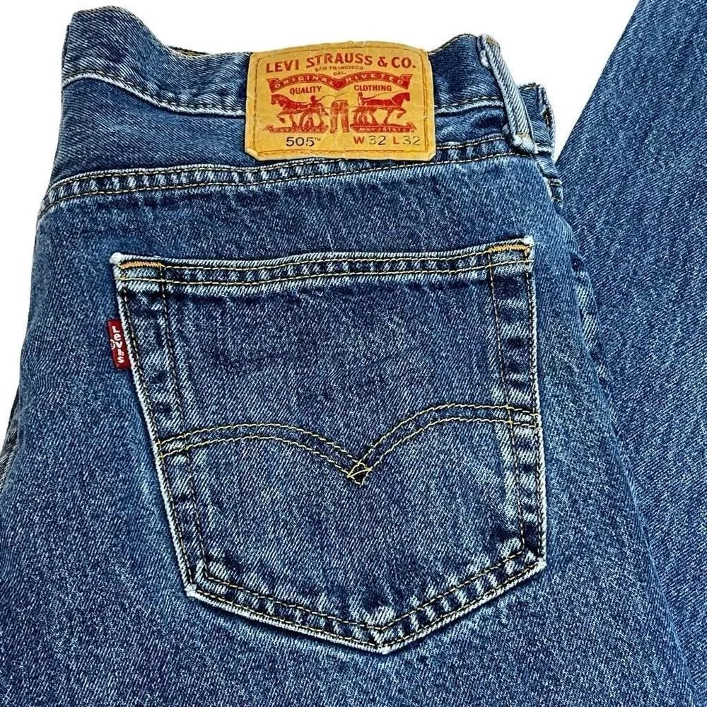Levi’s medium wash 505 jeans size 32 X 32